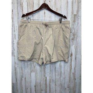 New Willity tan shorts size 2xl